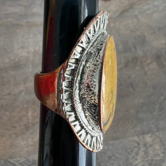 🍭6/$30 Milky iridescent yellowish brown silver metallic cocktail ring size 7 - Picture 4 of 8